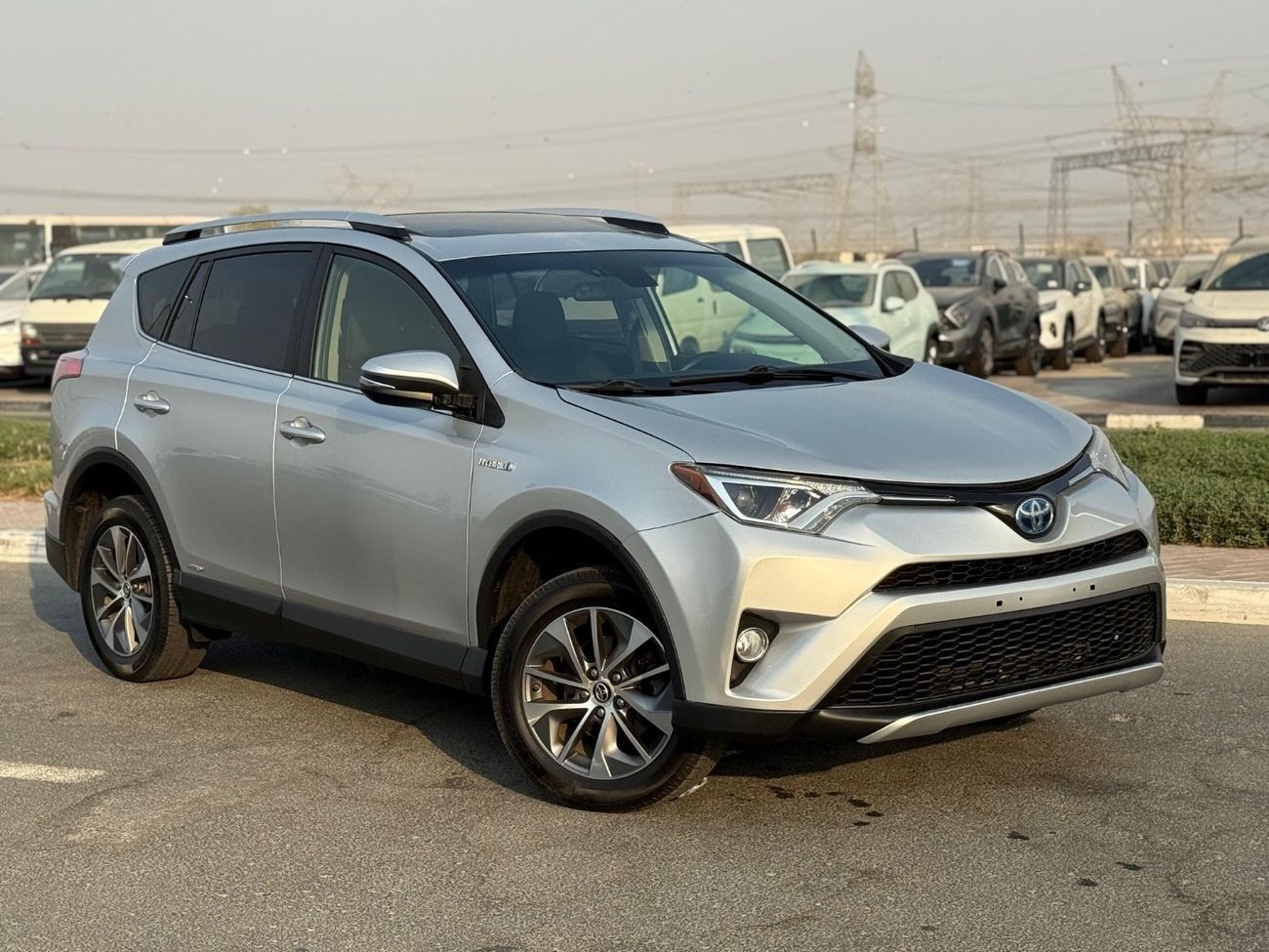 تويوتا راف ٤ XLE Hybrid sunroof,push start full Option