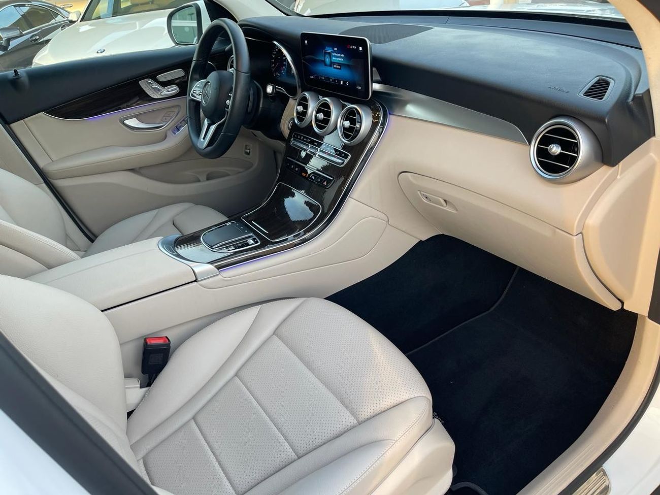 Mercedes-Benz GLC 300 4MATIC Mercedes GLC 300 _American_2022_Excellent Condition _Full option