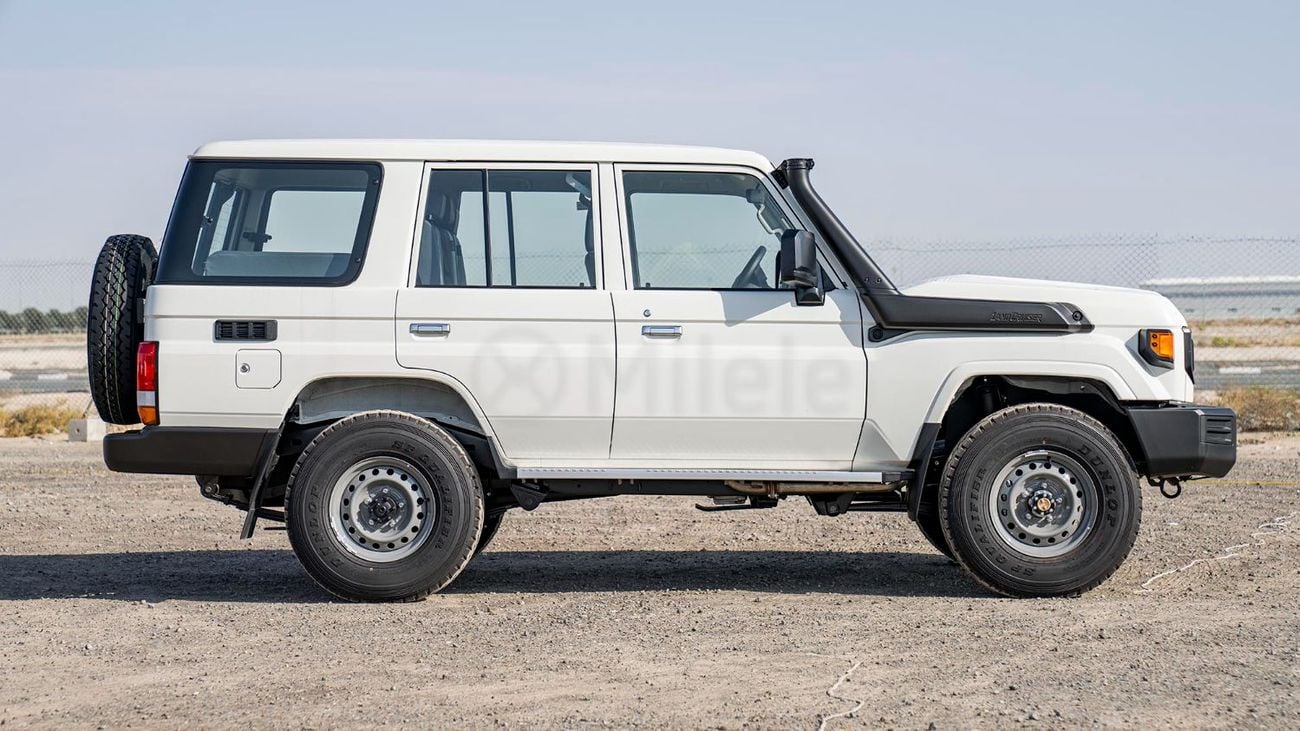تويوتا لاند كروزر 76 TOYOTA LAND CRUISER 76