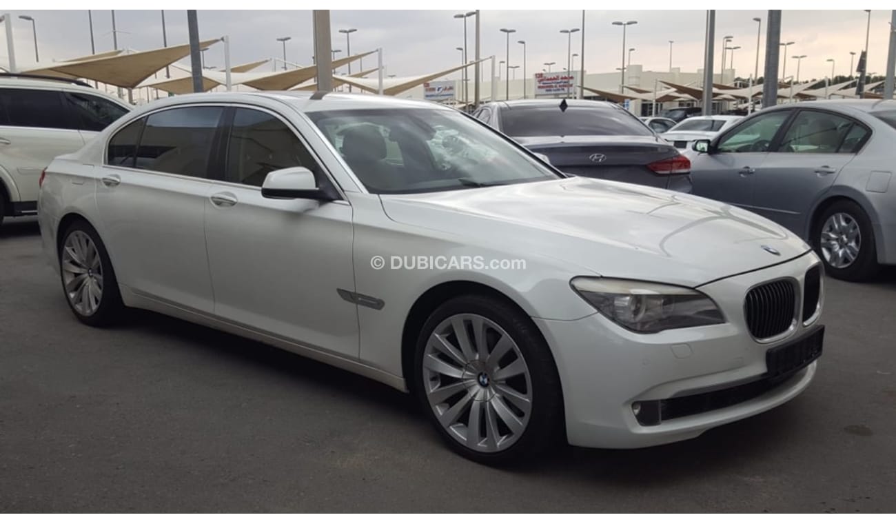 بي أم دبليو 740Li بي ام دبليو 740 موديل 2010 خليجي السياره حاله ممتازه من الداخل والخارج فل اوبشن شفط بصمه فتحه وجلد ك