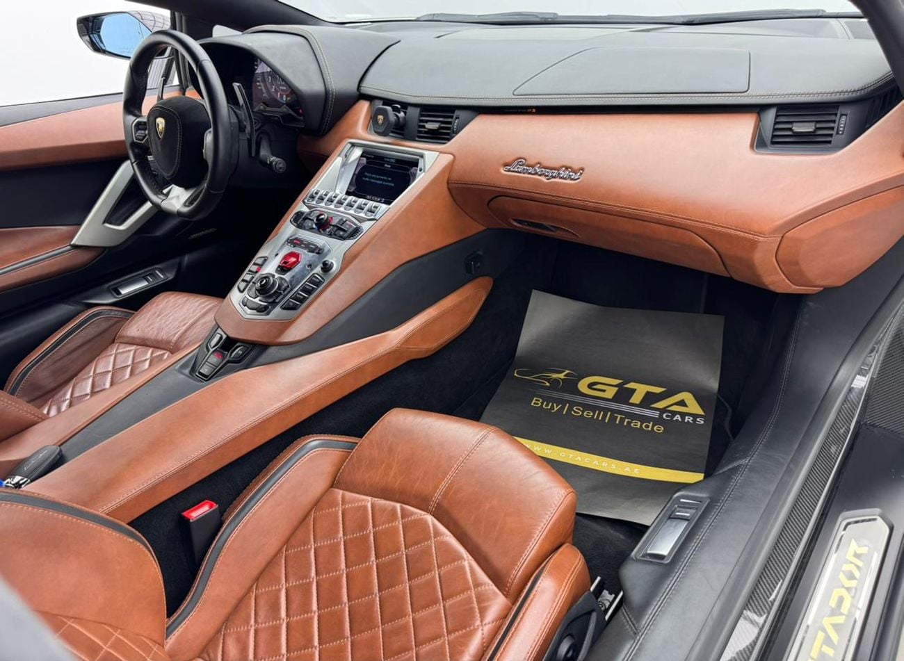 Lamborghini Aventador 2017 Lamborghini Aventador S Roadster, Lamborghini Service History, Excellent Condition, GCC
