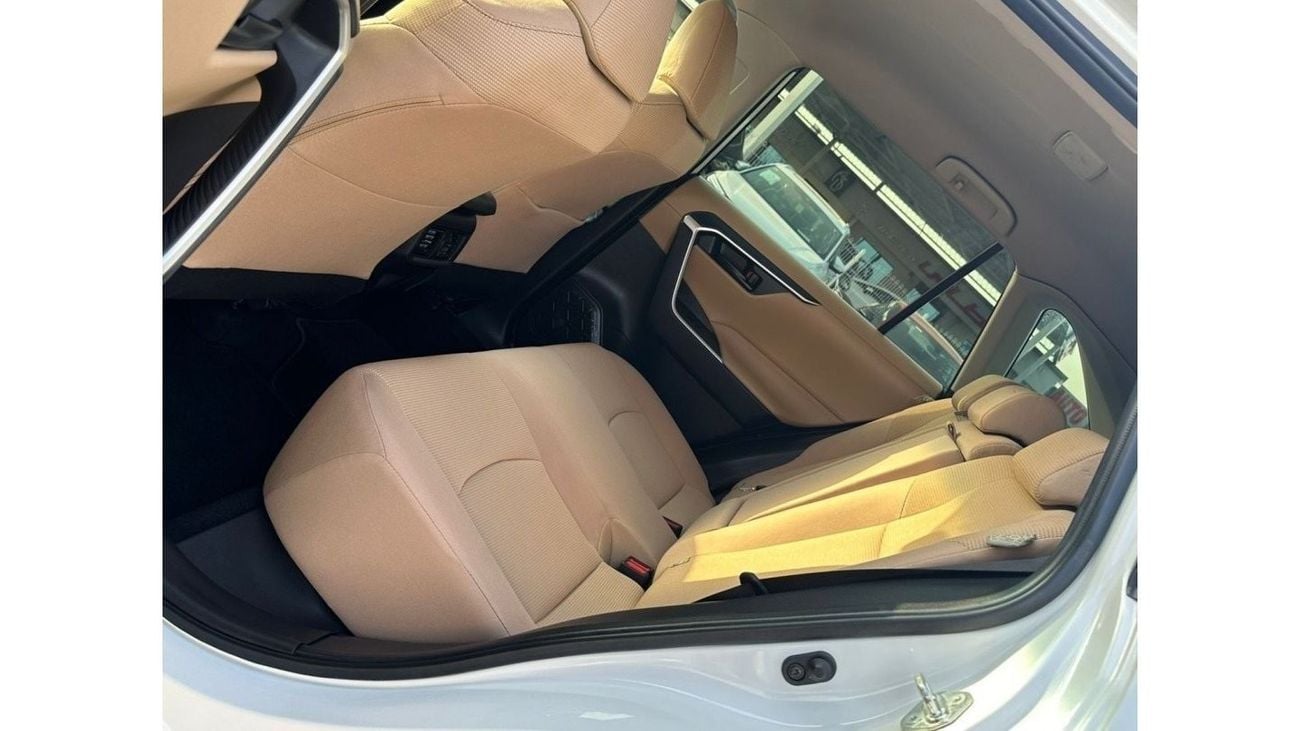 تويوتا راف ٤ LE