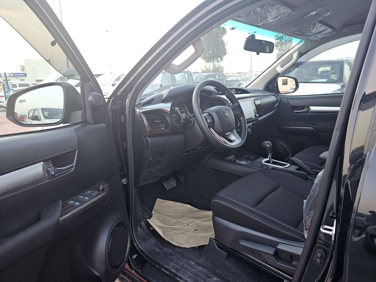 Toyota Hilux SR5 (NON GCC) TOYOTA HILUX 4.0 FENDER BLACK 2026
