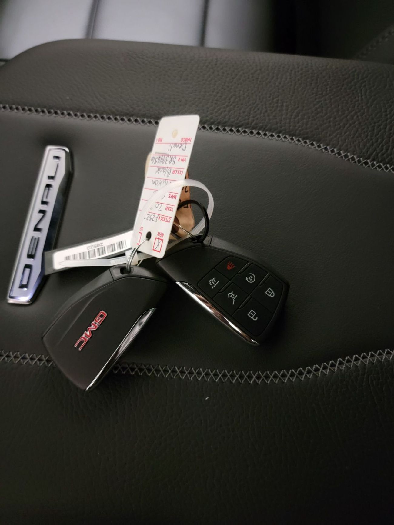 جي أم سي يوكون Denali With Captain Seats  6.2L Brand New