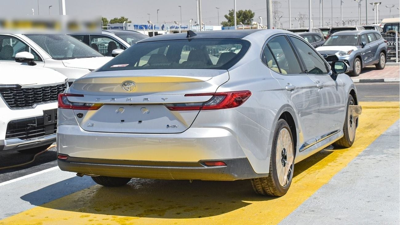 Toyota Camry LE  HEV 2.5L Hybrid