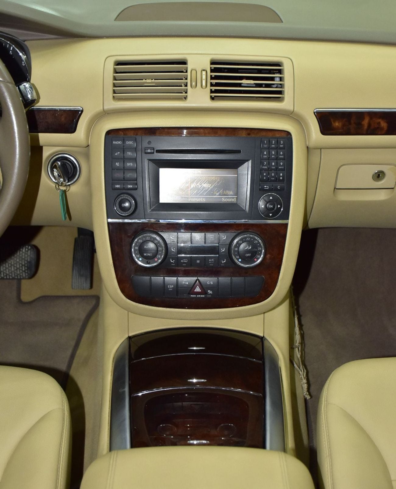 Mercedes-Benz R 350 EXCELLENT DEAL for our Mercedes Benz R350 ( 2009 Model ) in White Color GCC Specs