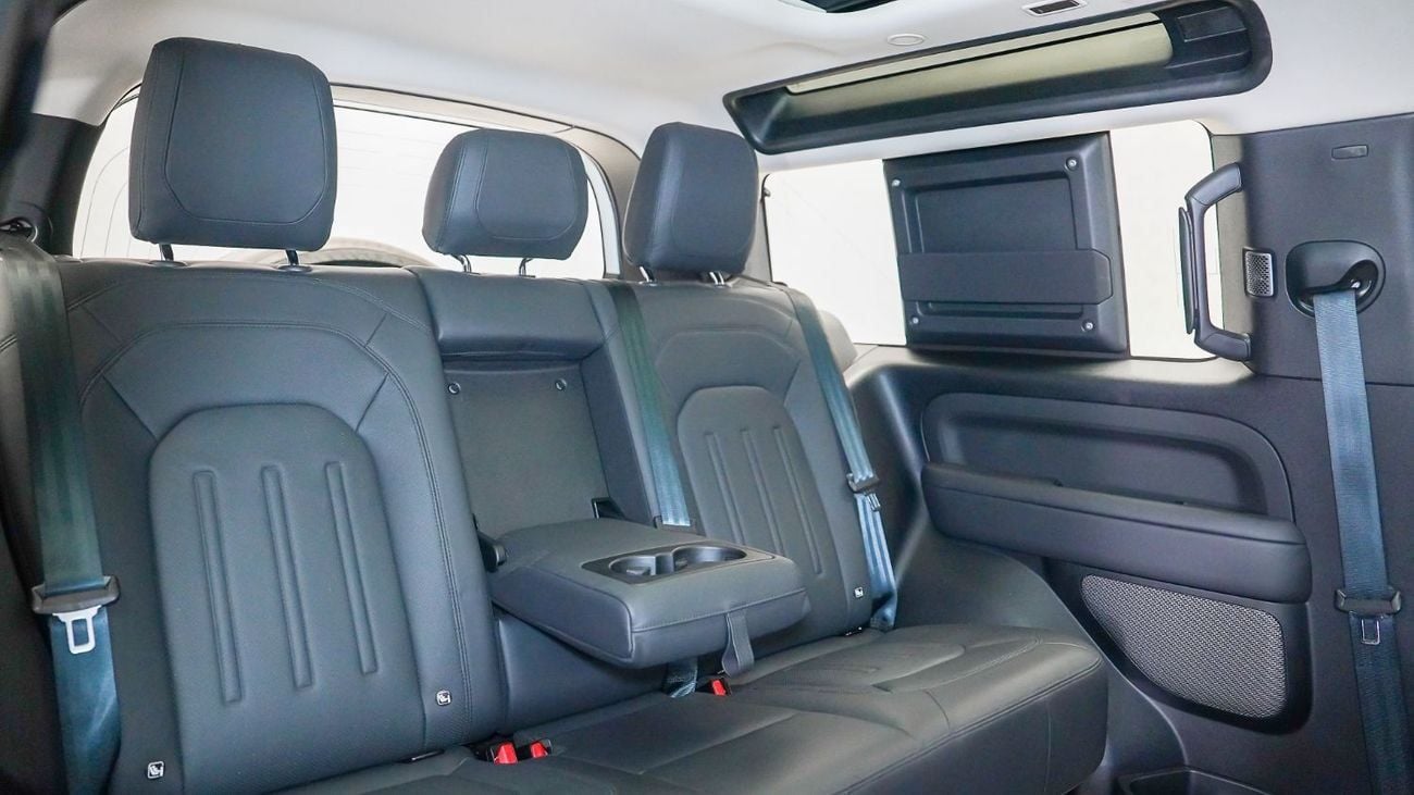 لاند روفر ديفندر P400 90 X-Dynamic HSE 3.0L (5 Seater) Special Offer | AED 4,128 PM | 22in Wheels, Lightbar | 90 P400