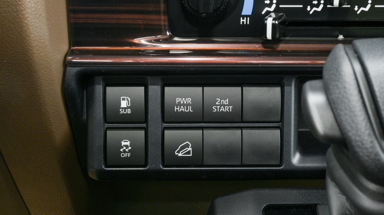 Toyota Land Cruiser 70 Toyota Land Cruiser LC79 LX G A/T - Beige - 2024 Brand New for Export