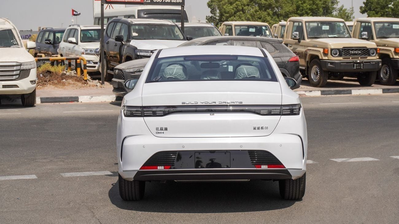 BYD Destroyer 05 Brand New BYD Destroyer EV 2025 Export 1.5L Plug-in Hybrid|White/Black|N-BYD-LUX-H-E-25|