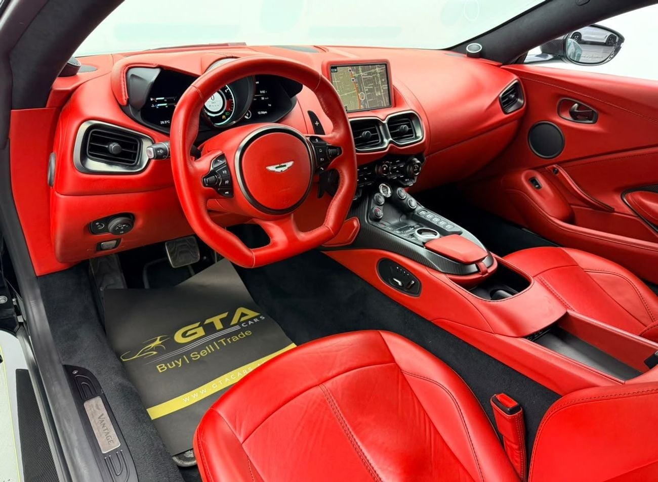 Aston Martin V8 Vantage — 10