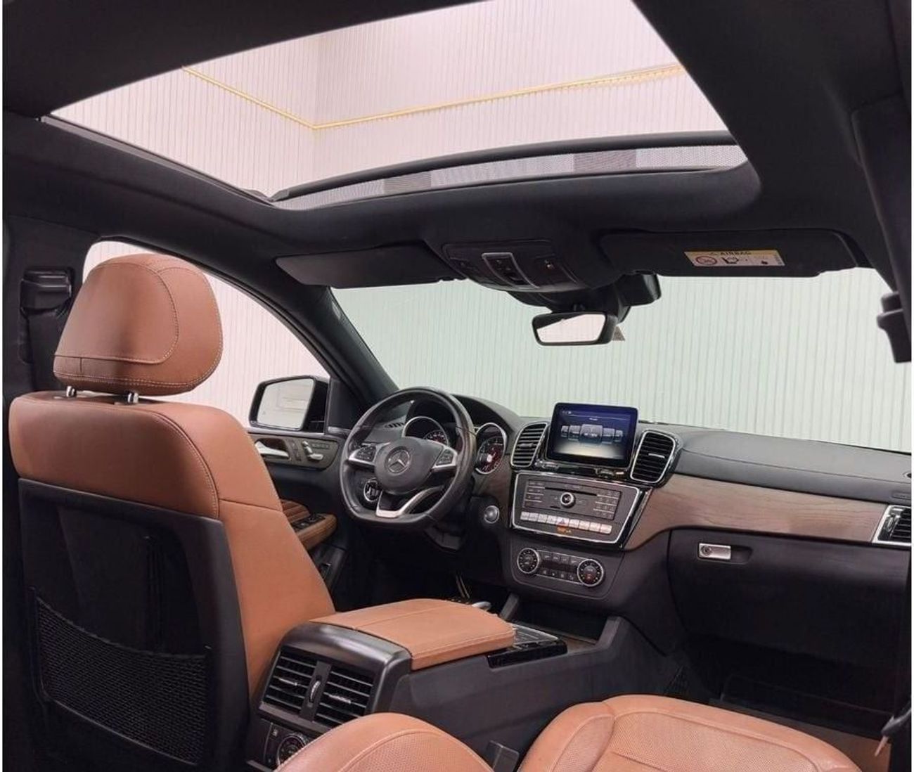 مرسيدس بنز GLE 43 AMG Std 3.0L 2018 Mercedes-Benz GLE 43 AMG, 1 Year Warranty, Full Service History, GCC