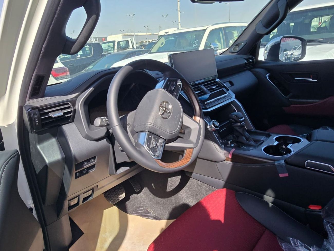 تويوتا لاند كروزر Toyota Land Cruiser LC300 2026 – جميع الفئات متوفرة | 4.0 و 3.5 بنزين | صفر كم