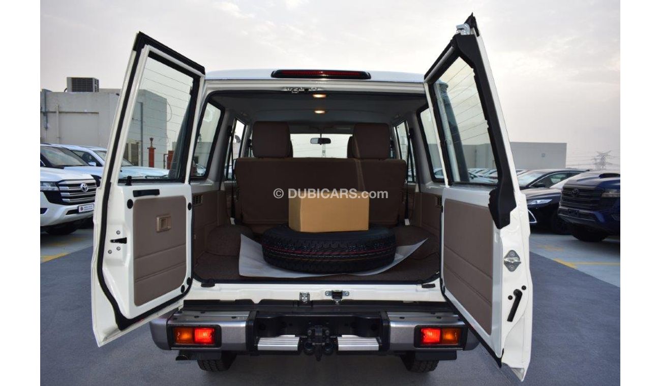 Toyota Land Cruiser 70 76  LX V8 4.5L Turbo Diesel 4WD 6 Seat Manual Transmission