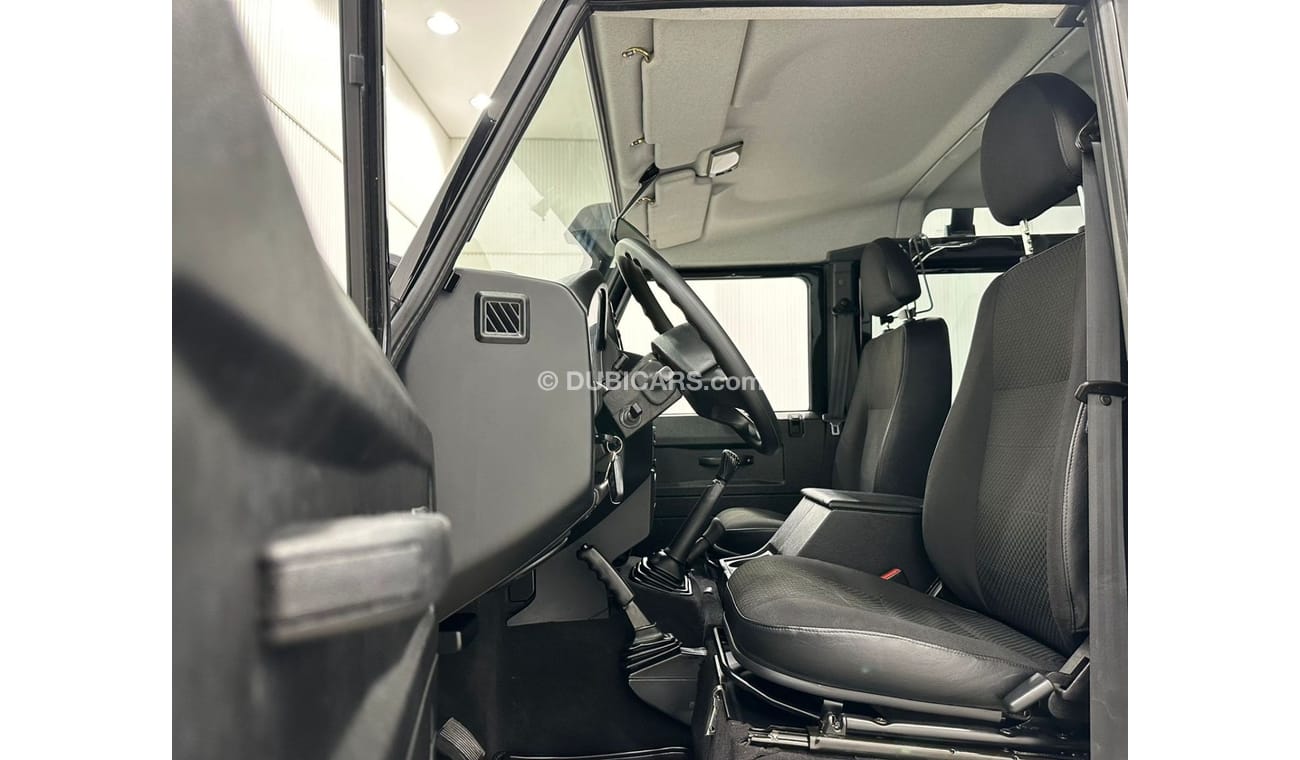 Land Rover Defender 2014 Land Rover Defender 110 Manual Transmission, Service History, Low Kms, GCC