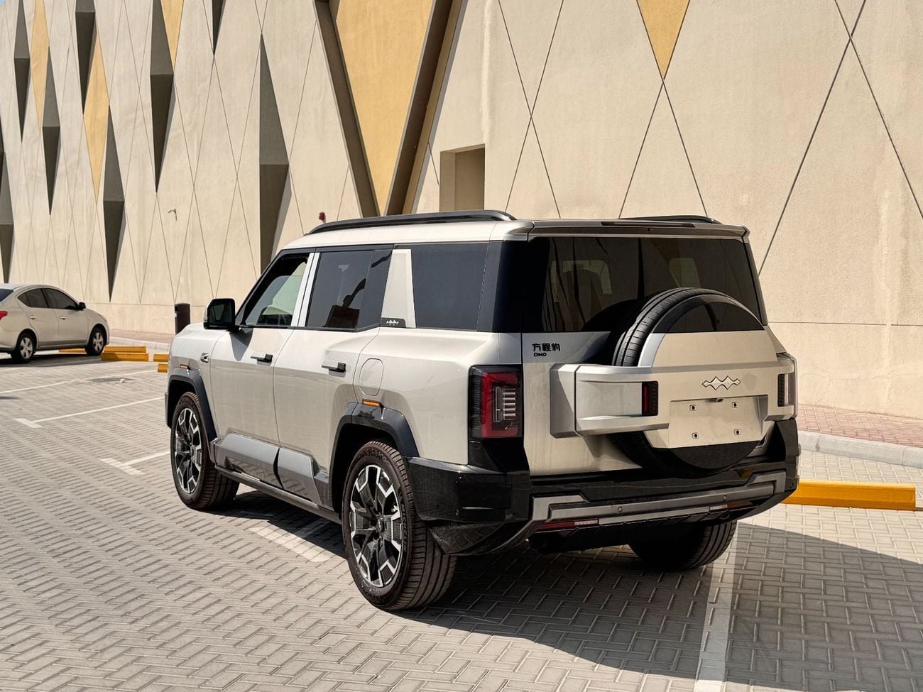 بي واي دي ليوبارد 8 Smart and Brave Flagship Edition (7 Seats) - Electric Side Step -  2025 Brand New (Export)