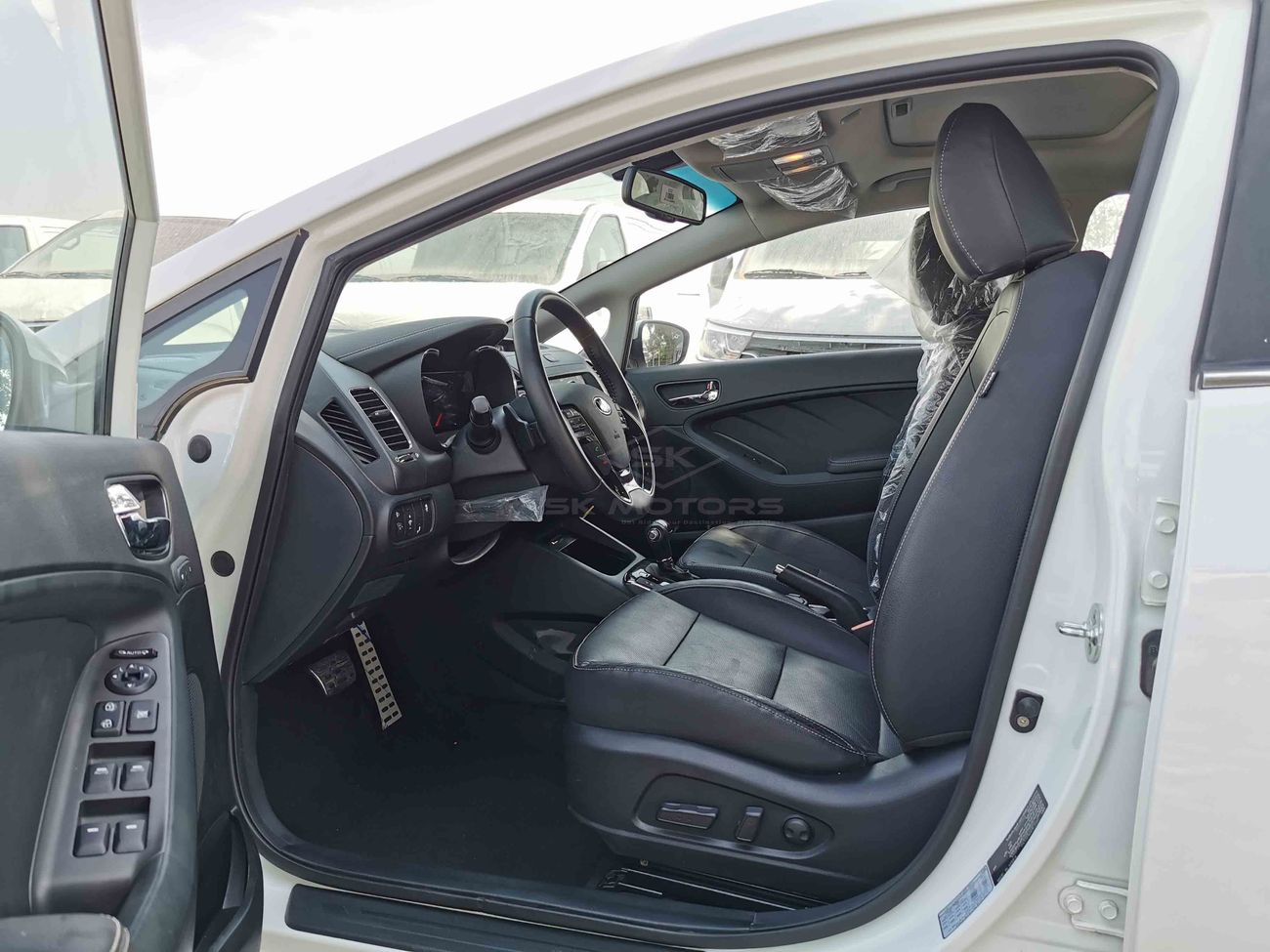 Kia Cerato 2.0L, Sunroof, Alloy Rims 17'', Push Start, Leather+Power+Memory Seats, Rear Camera, CODE - 7955