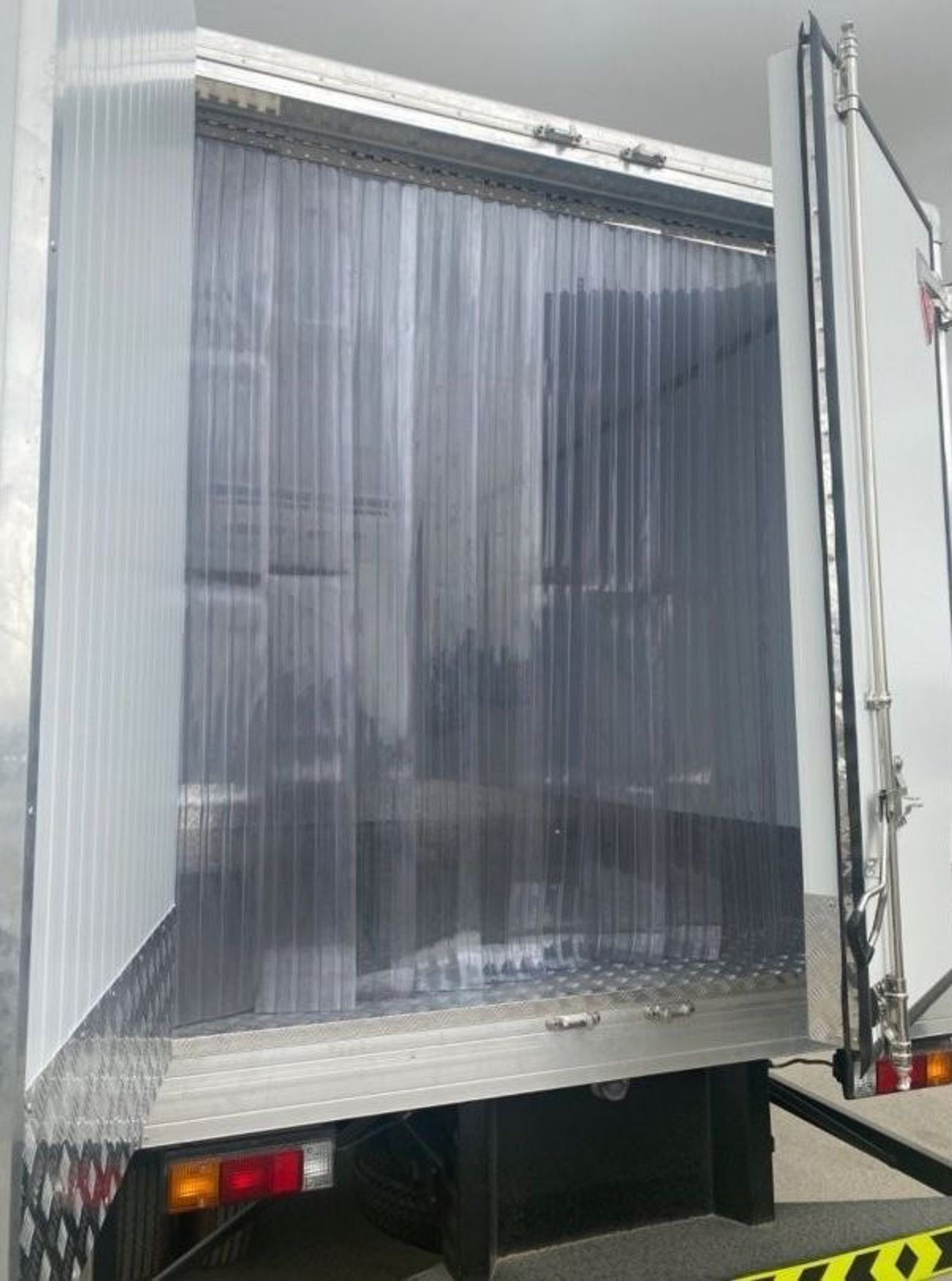 ميتسوبيشي فوسو كانتير Refrigerator -16