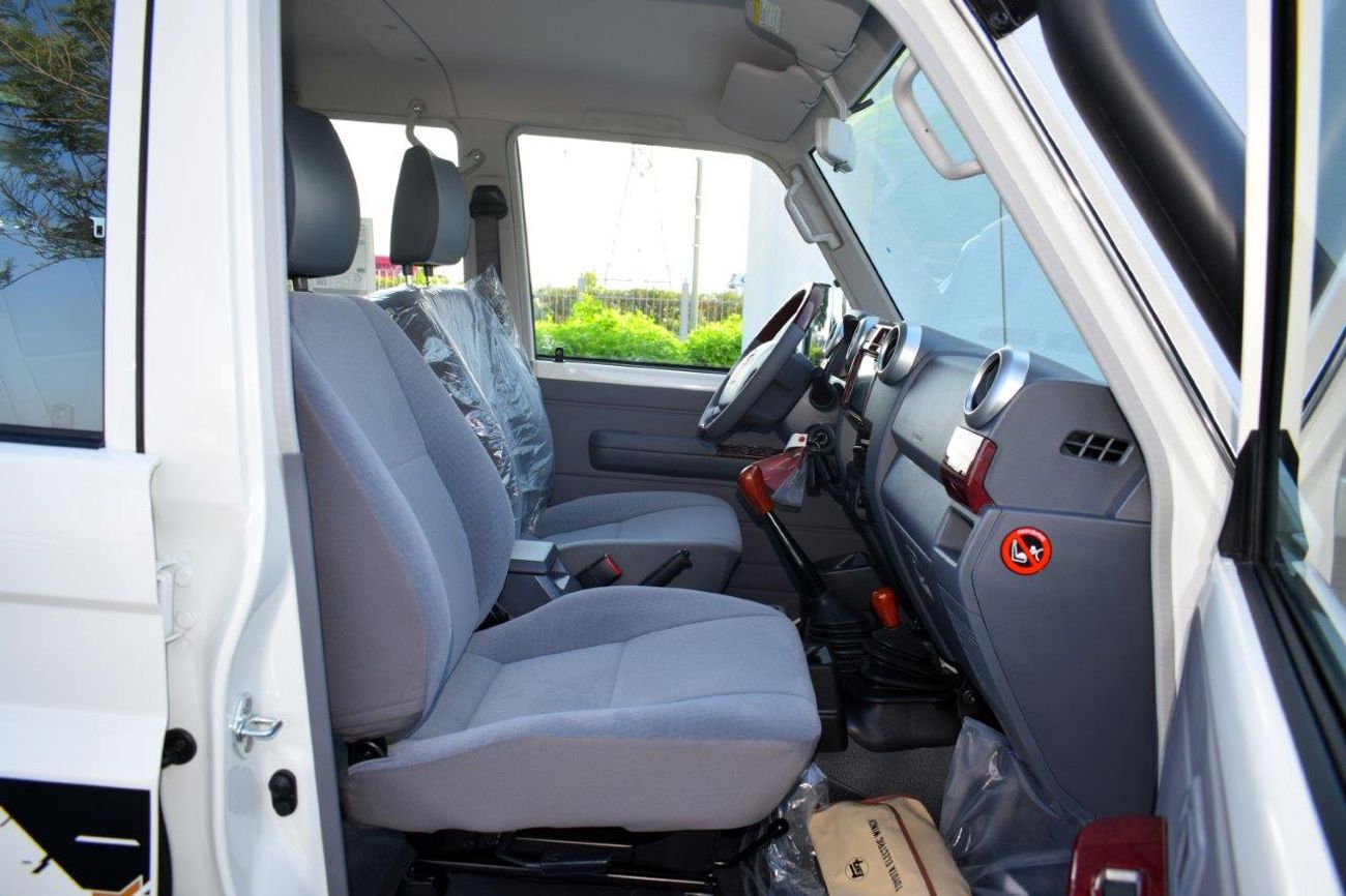 Toyota Land Cruiser Pick Up 79 DOUBLE CAB  LIMITED LX V8 4.5L TURBO DIESEL 5 SEAT MANUAL TRANSMISSION