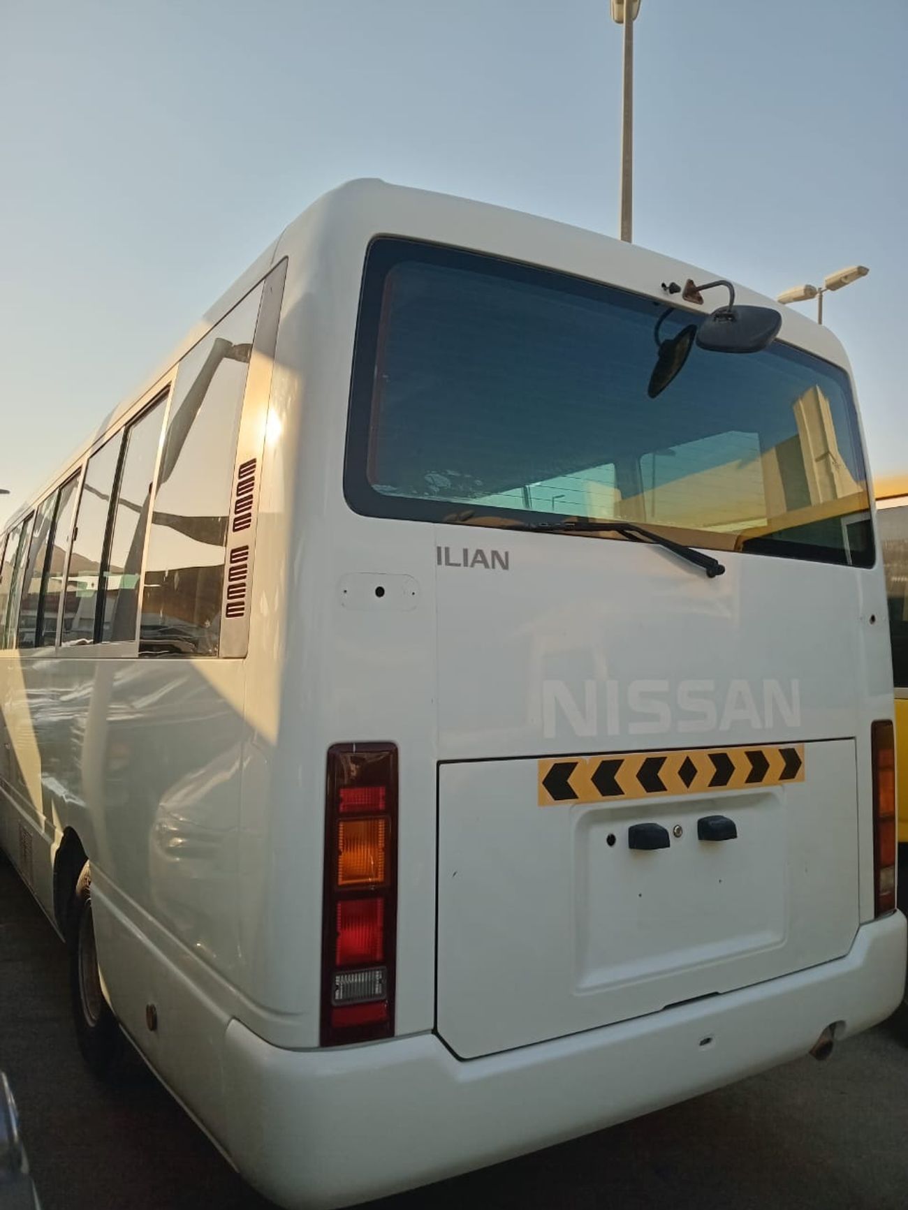 Nissan Civilian 4.5L PETROL MANUAL TRANSMISSION