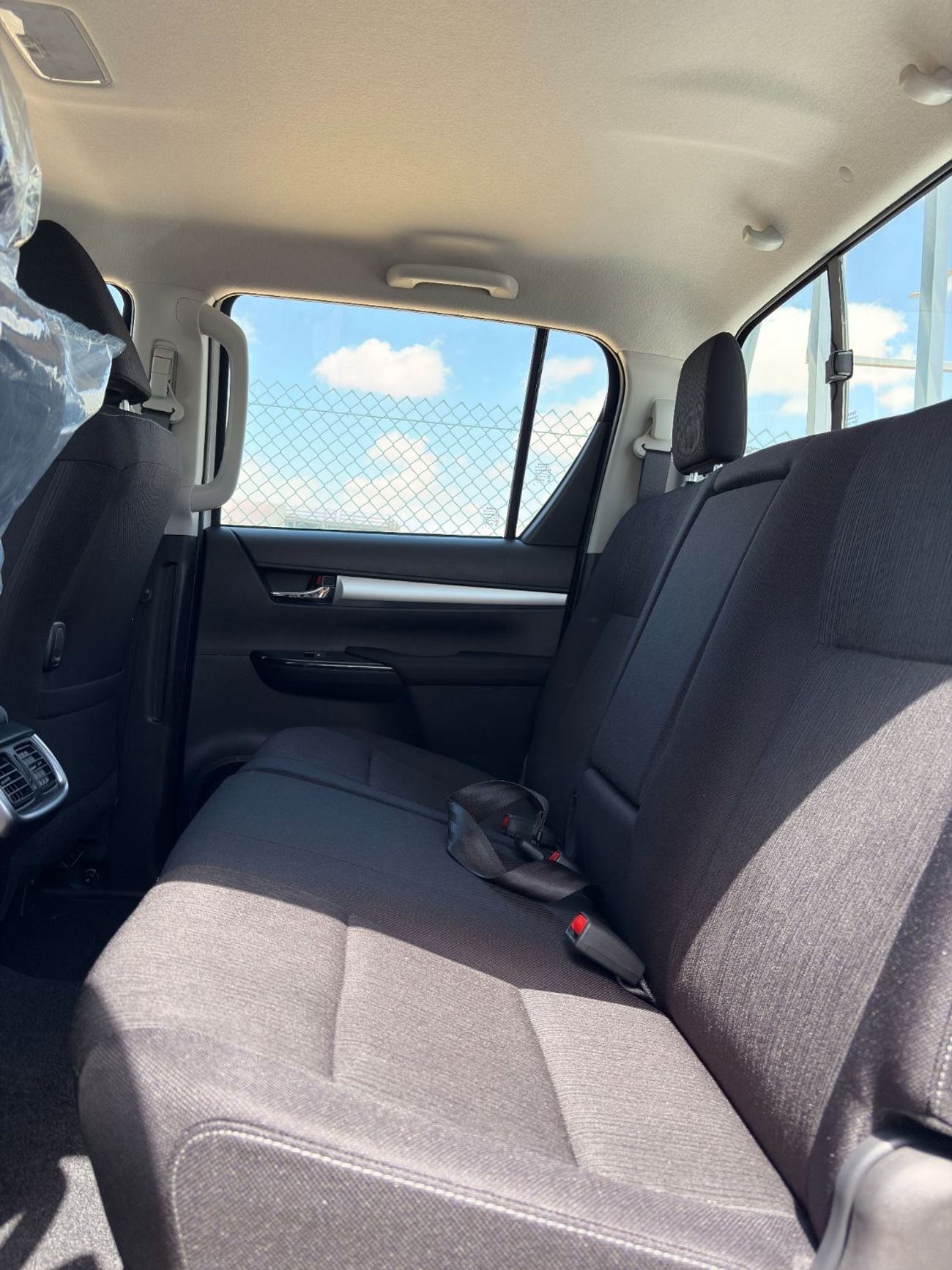 تويوتا هيلوكس Toyota Hilux 2.4L - SR5 4x4 Automatic Diesel - Full Option