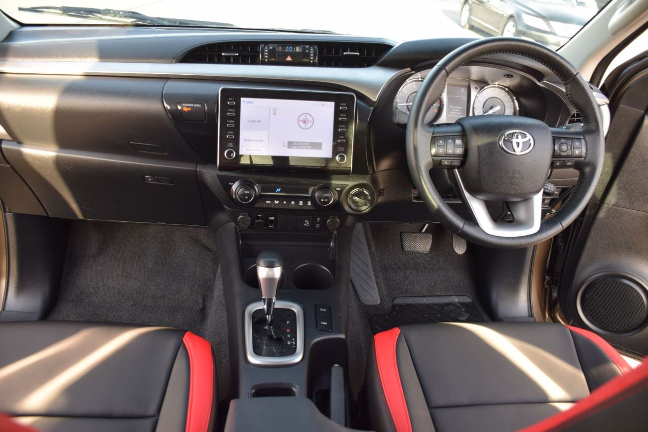 تويوتا هيلوكس 4X4 DIESEL 2.8L KING CAB (Export Only)