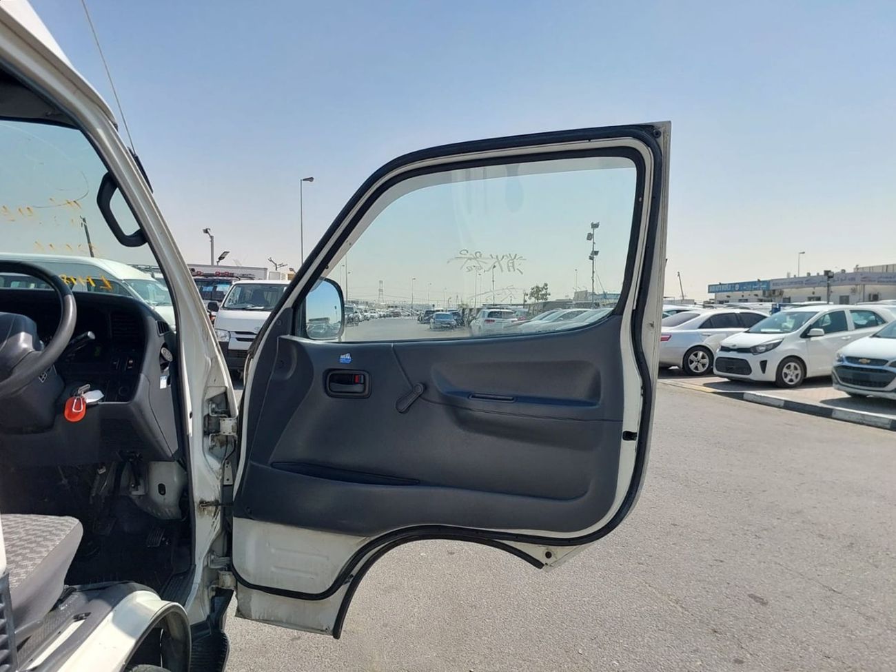 Toyota Hiace (RAMADAN OFFER) TOYOTA HIACE VAN RHD 2001 MODEL 3.0 L DIESEL AUTOMATIC(PM07214)