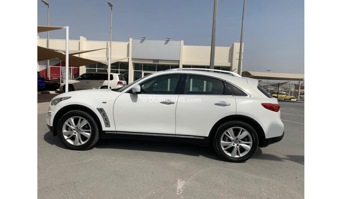 Infiniti FX35 Infiniti FX35 2012 g cc full options