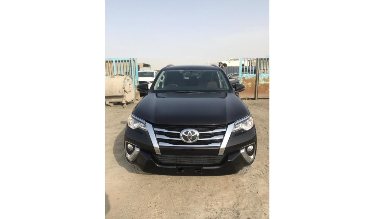 تويوتا فورتونر DIESEL 2.8 L AUTOMATIC  YEAR 2018 RIGHT HAND DRIVE (EXPORT ONLY)