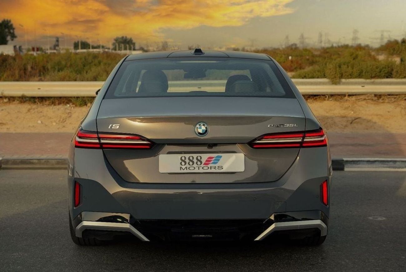 بي أم دبليو i5 2024 BMW i5 e-Drive 35L Exclusive M Sport RWD 0Km