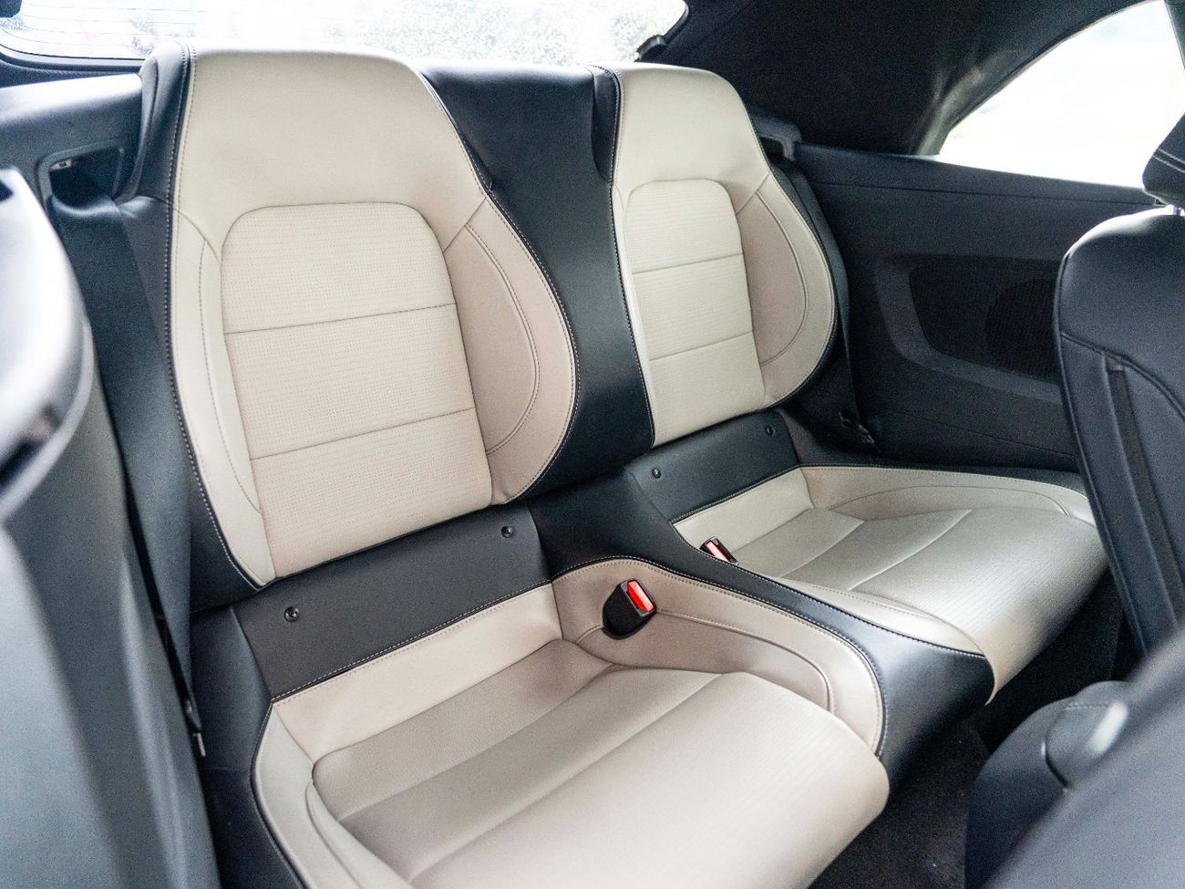 Ford Mustang Std 3.7L Convertible A/T