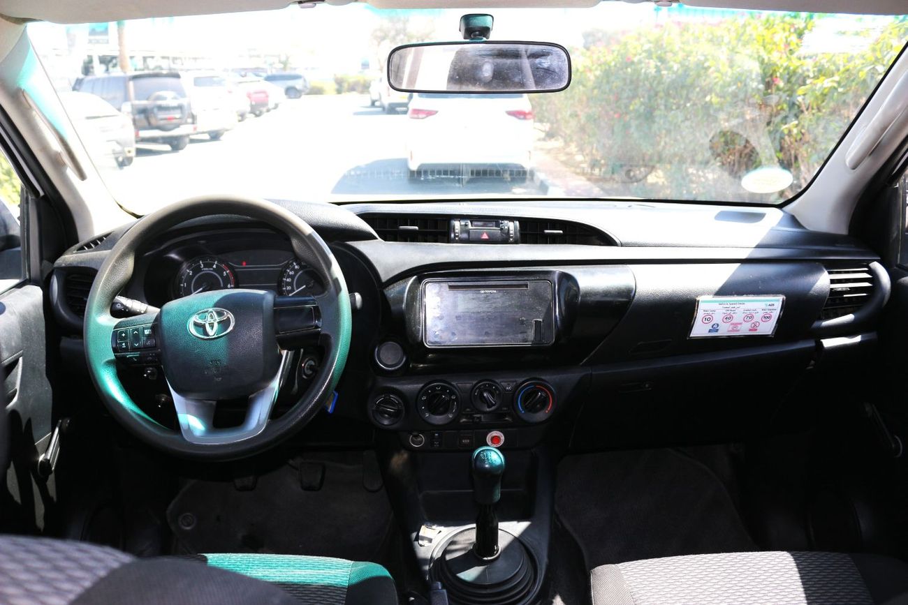 تويوتا هيلوكس DLS 2.4L