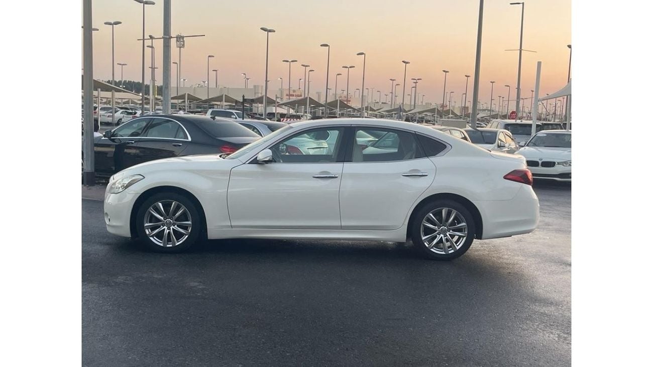 Infiniti Q70 Luxury Infiniti Q70_Gcc_2017_Excellent_Condition _Full option