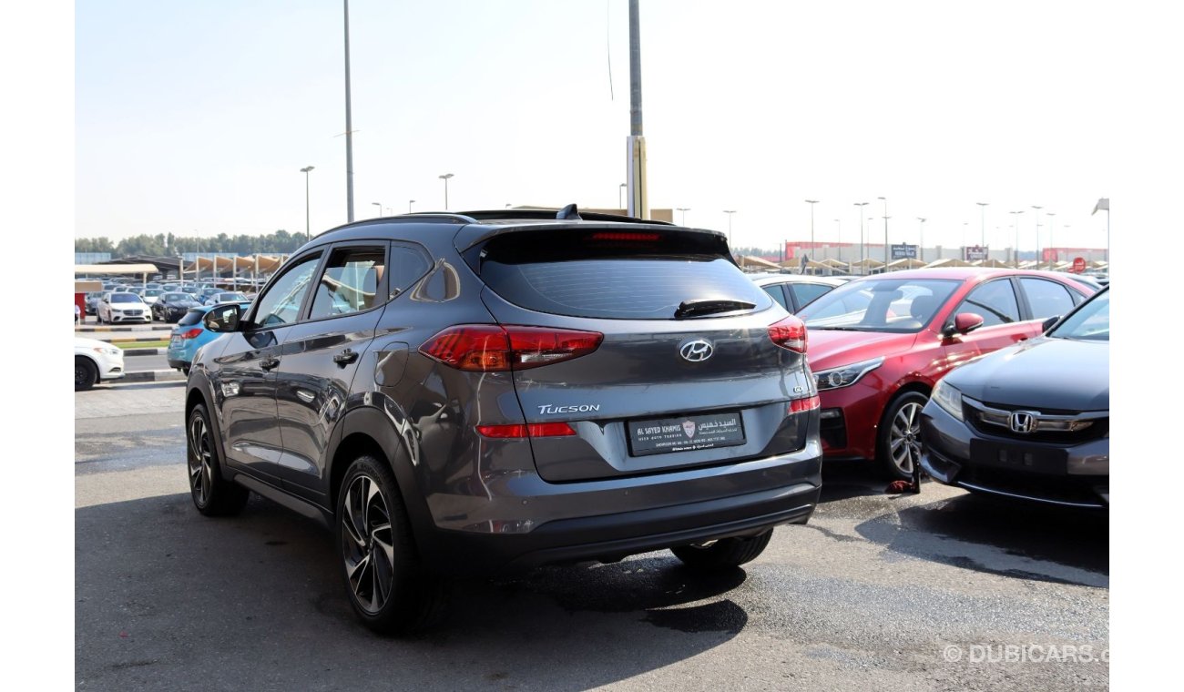 Hyundai Tucson GL ACCIDENTS FREE - GCC - ENGINE 1600 CC - PERFECT CONDITION INSIDE OUT - PANORAMIC SUNROOF