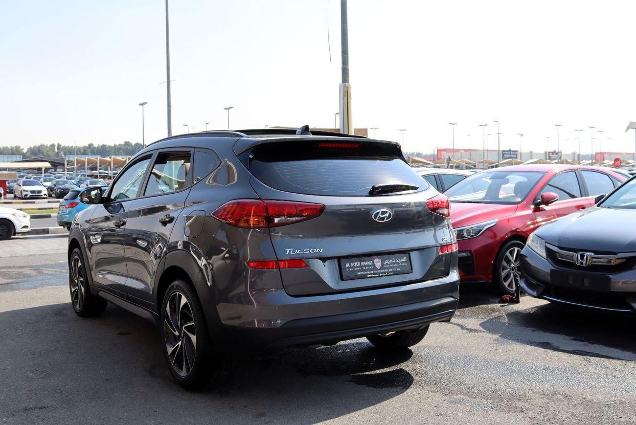 Hyundai Tucson GL ACCIDENTS FREE - GCC - ENGINE 1600 CC - PERFECT CONDITION INSIDE OUT - PANORAMIC SUNROOF