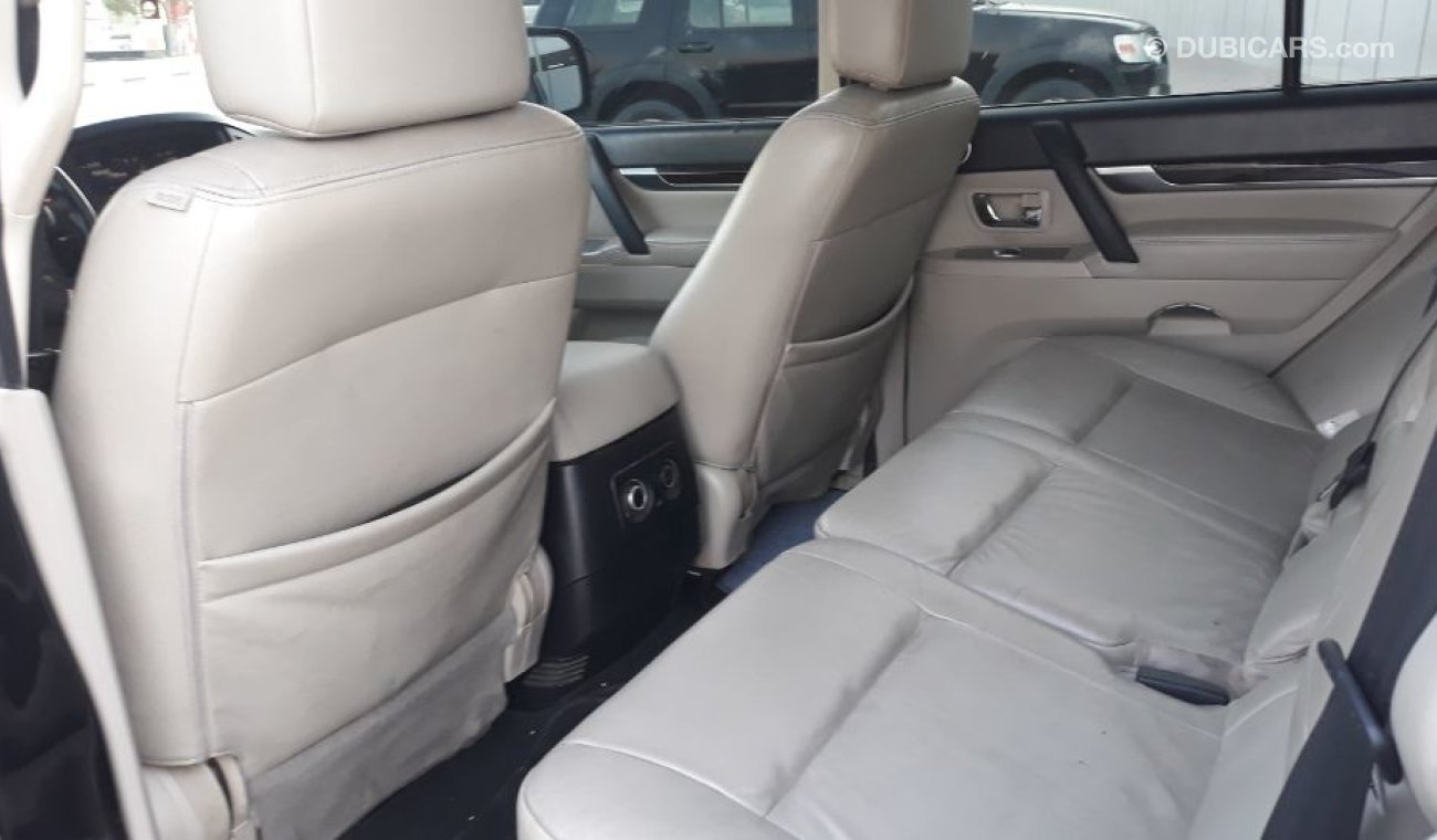 Mitsubishi Pajero 2011 Gulf specs Full options clean car