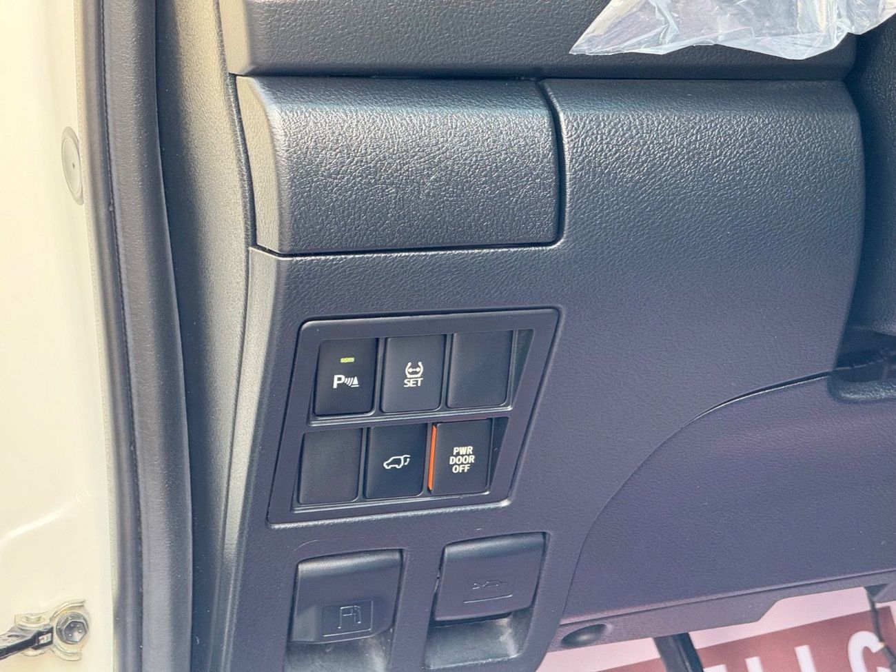 تويوتا فورتونر Toyota Fortuner Model 2018 fuel petrol V6 left hand drive