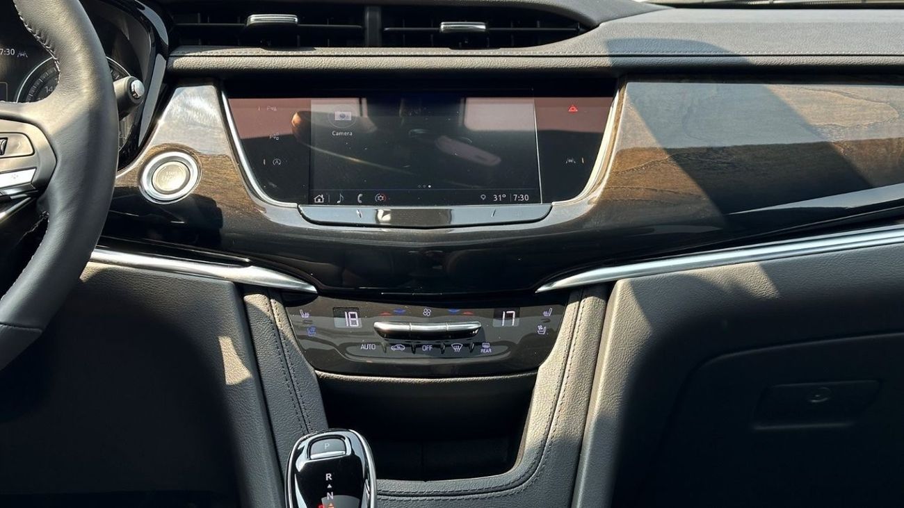 كاديلاك XT6 بريميوم لاكجري