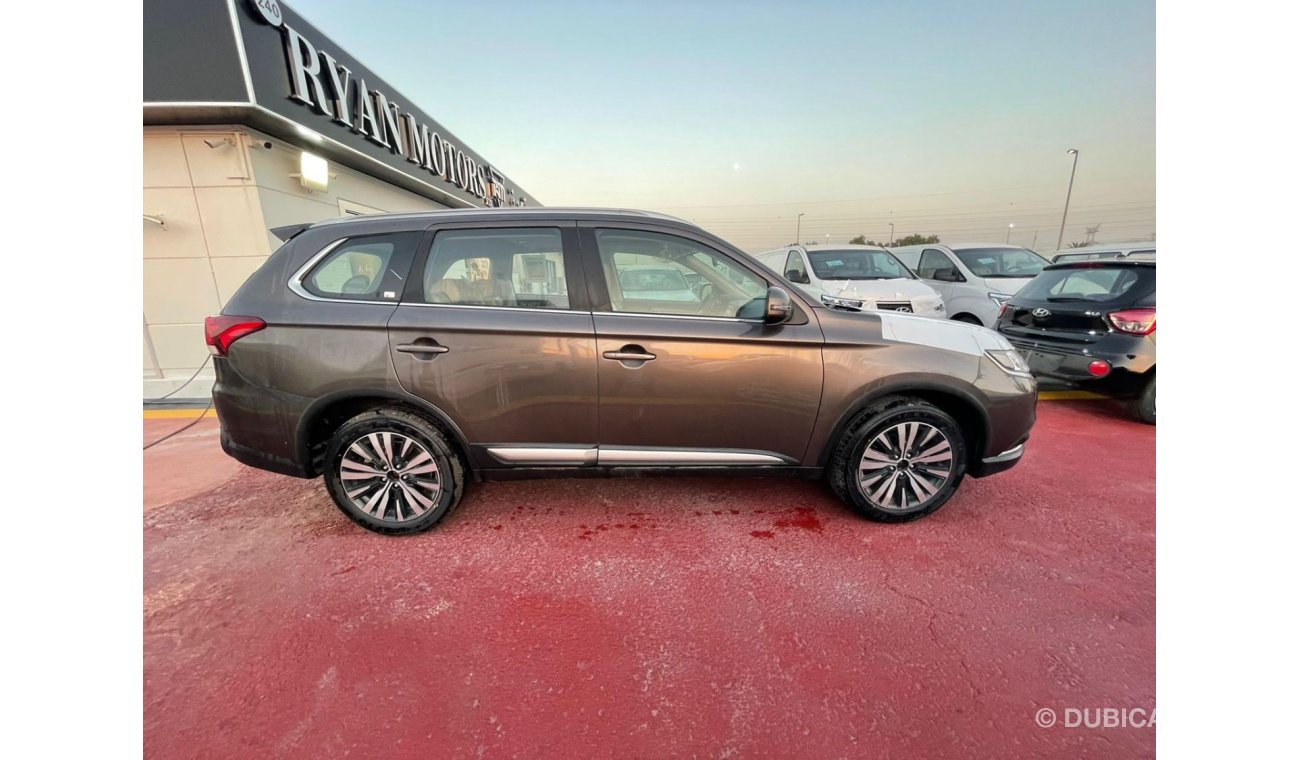 Mitsubishi Outlander MITSUBISHI OUTLANDER 2.4L, PETROL, MODEL 2020, BROWN, RADAR, DVD CAMERA, SUNROOF FOR EXPORT ONLY