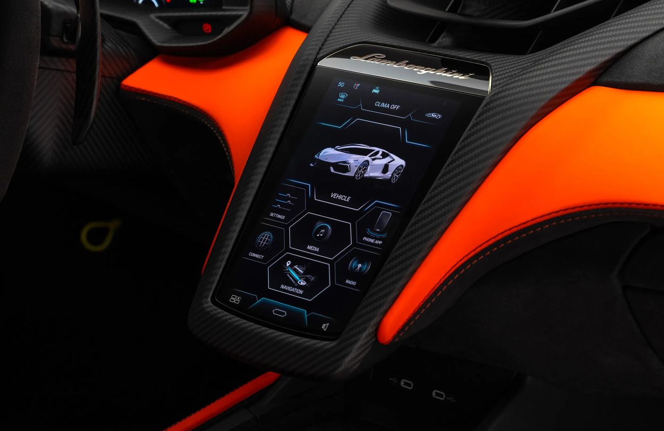 لامبورغيني ريفويلتو 6.5L V-12 Naturally Aspirated Engine + eMotor