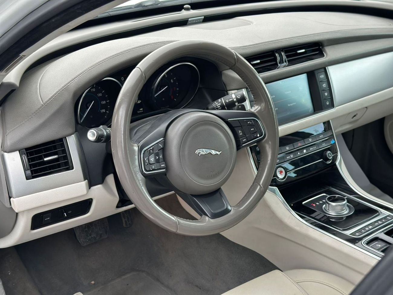 Jaguar XF Prestige 3.0L JAGUAR XF V6 SUPERCHARGER | 2016 | FULL OPTIONS | AMIRCAN