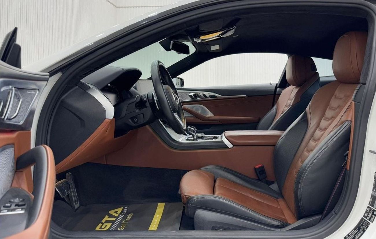 بي أم دبليو M850i xDrive 4.4L 2019 BMW M850i xDrive, July 2026 BMW Warranty + Service Pack, Very Low Kms, GCC