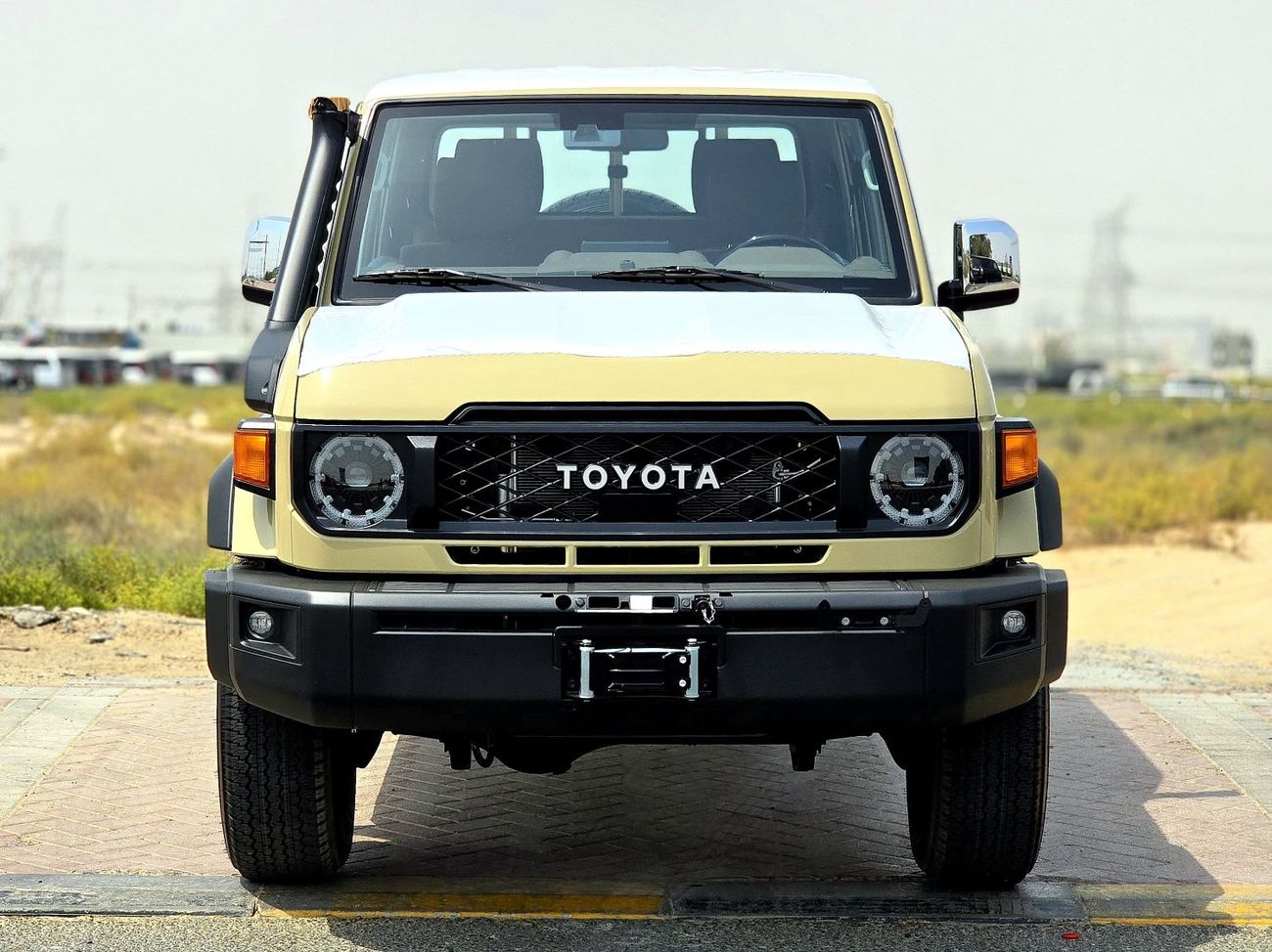 Toyota Land Cruiser TOYOTA LC79 PETROL DOUBLE CABIN 4.0 - FULL OPTIONS - AT - 2025 - BEIGE - OMANI