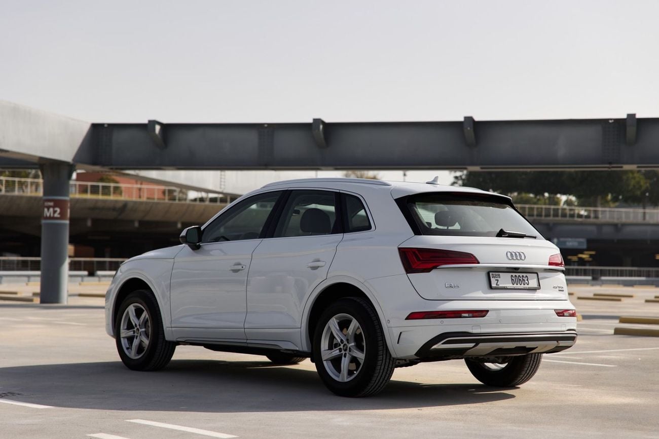 Audi Q5 45 TFSI Quattro Design 2.0L Audi Q5 2022 GCC specs