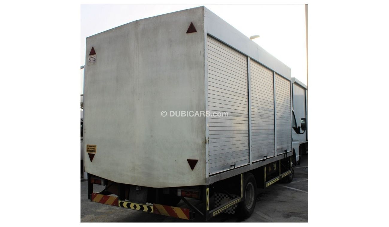 Mitsubishi Fuso Canter Mitsubishi Canter 2017 GCC, excellent condition, diesel without accidents, very clean from inside an