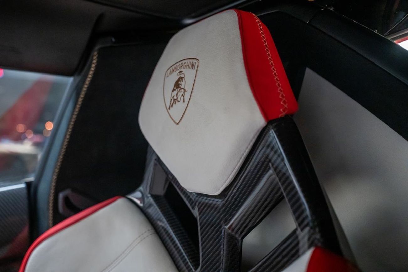 لامبورغيني أفينتادور SVJ 6.5L V12