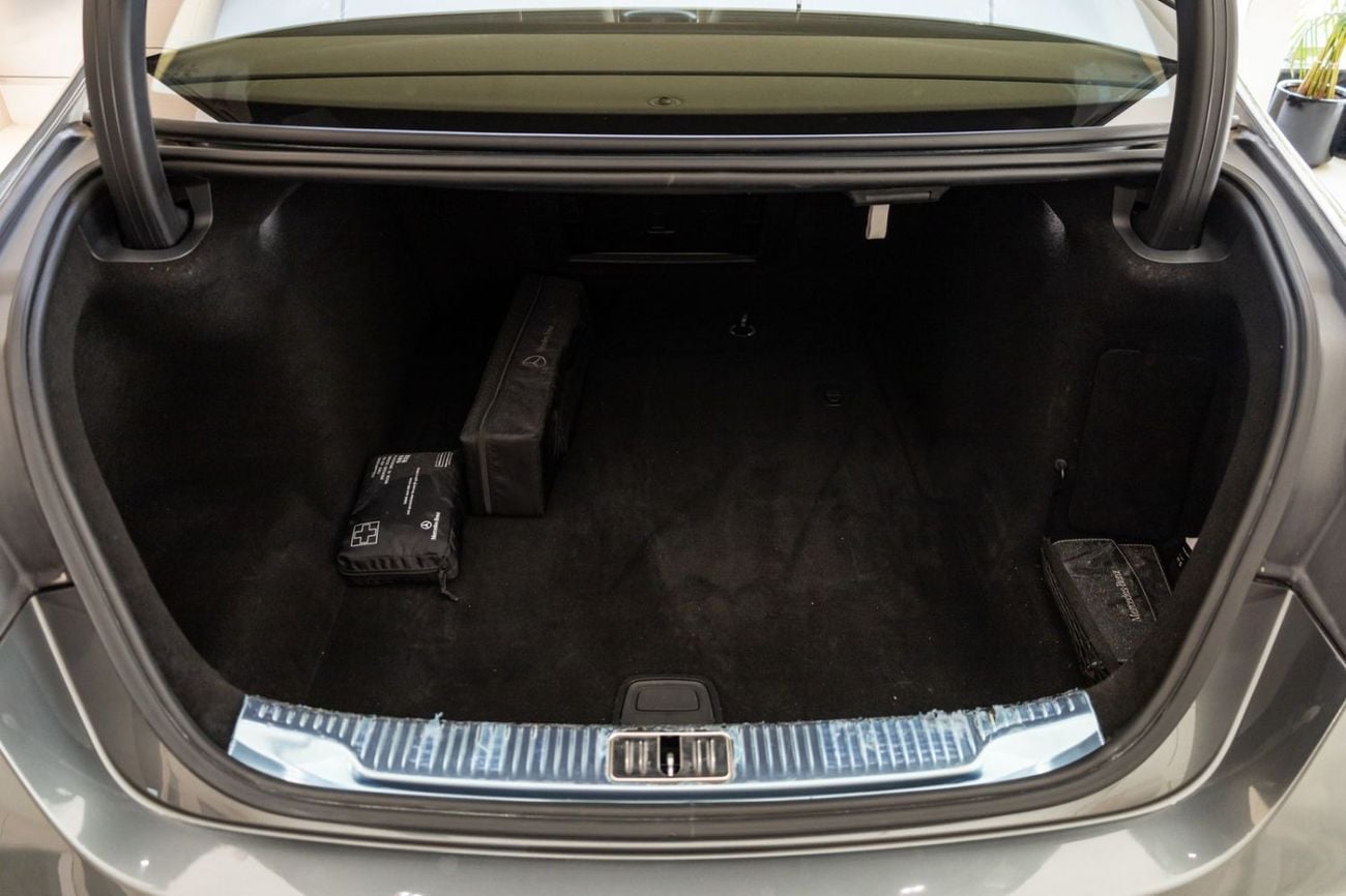 Mercedes Benz S500 4MATIC L 2022 Mercedes-Benz S-Class 500 4MATIC GCC | Agency Warranty