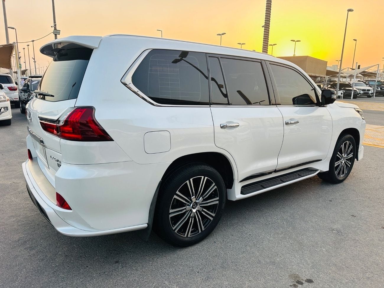 Lexus LX570 SIGNATURE