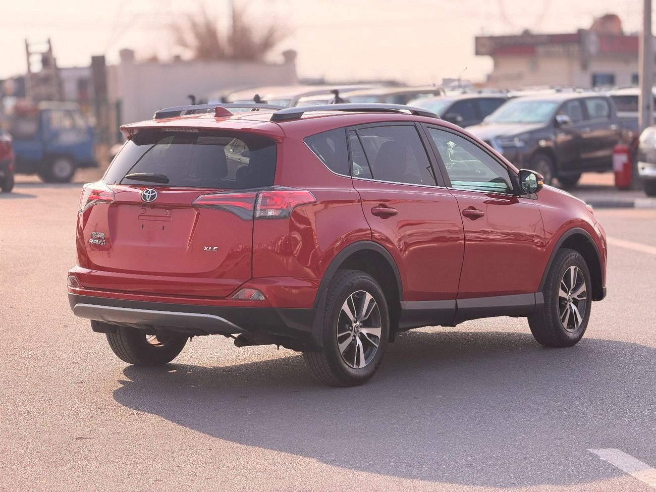 Toyota RAV4 XLE 2.5 L full option with sunroof, push start