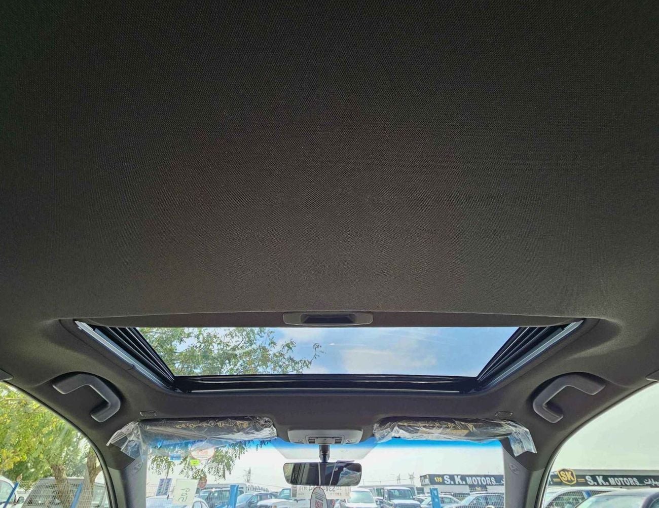 تويوتا كامري E-PLUS HYBRID / 2.5L V4 PETROL / SUNROOF / FABRIC SEATS WITH DRIVER PWR SEAT (CODE # CPEA)