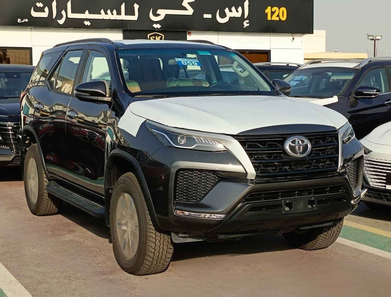 Toyota Fortuner 2.7L V4 PETROL | SC DVD + CAMERA | MANUAL A.C | 4X4 | CODE # FP27F1